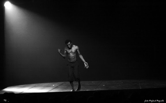 Joseph Aka,chorégraphe et danseur professionnel.